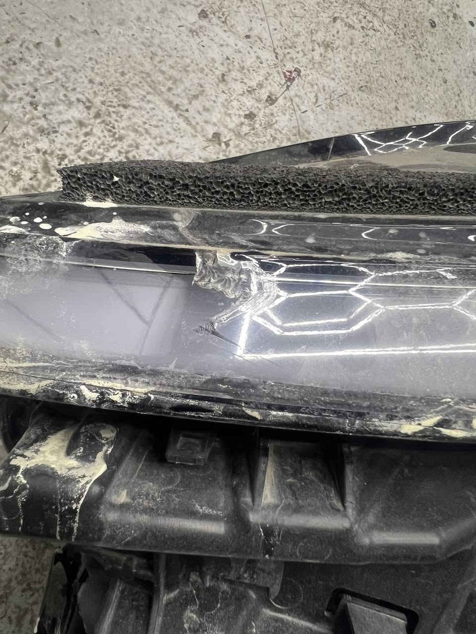 لايت تيسلا 26 y مال سيارة بلاديات ضهر بي كسر ويشتغل كلشي مابي لد مابي ايد كسر فطر صغير 
وشمعه اماميه ايضاً مال y جامة مالته بيها كسر بس القطع موجودة ويضا تشتغل شرط الفحص ***********موجودات بغداد ويتوفر توصيل لجميع المحافضات
