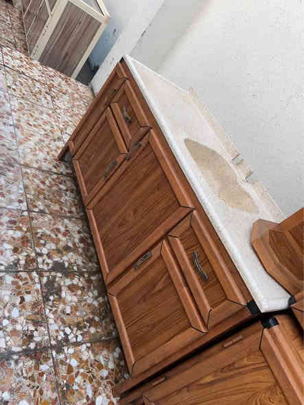 كاونتر صاجي 5قطع سنك مرمر طبيعي نضيف جدا مابي يي ضرر العنوان بغداد الدورة الطعمه الشراي يتصل*********** بغداد
