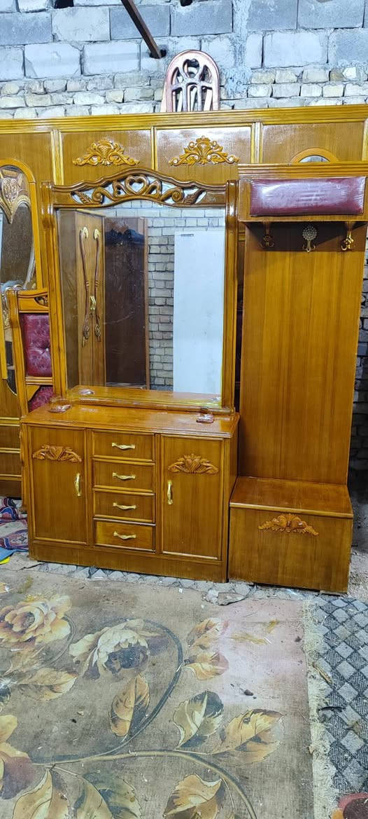 غرفه ام ٤ملحق صاج زان مصري  ثكيل ظهر جرجوبه براغي تحتوي على يدات جدد قفاله جدد صبغ تلميع جديد متواجد علخاص اكو توصيل رقمي ***********ابو جود سعره ٣٥٠ قفل
