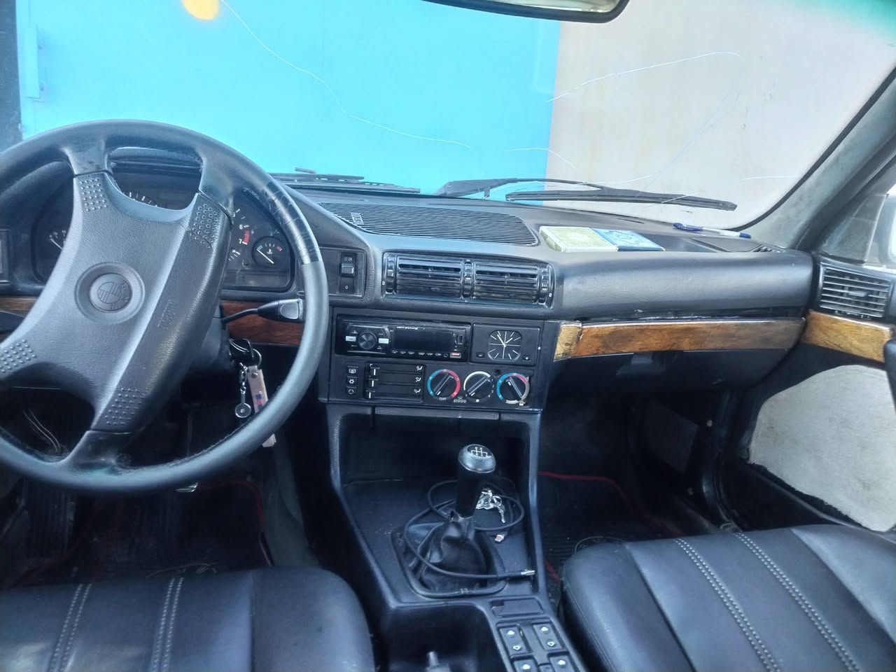 السلام عليكم
السيارة BMW موديل 1992

سيارة جاهزة وشغاله نضافة الكشر ممتاز

كير عادي متتاز

مكينه ممتاز

رقمها انبار 

ابيع كوم حديد 

الكون صاحب السيارة من اشتريتها منه صارت وياه مشكلة و مموجود  ابيع كوم حديد الشراي هلا بي العنوان بغداد الدوره

***********
