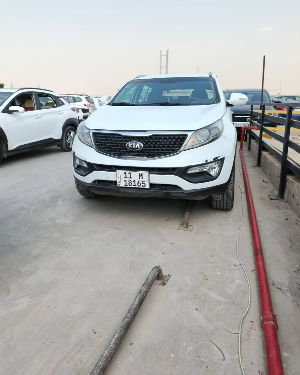 سلام عليكم للبيع كيا سبورتج وارد خليجي مديل 15 محرك 200 دوش المرغوب موصفات اشاير بل مري حساسات كامره خلفيه ومعروفه موصفتها سياره نضيفه  رقم بغداد بسمي تحويل
 مباشر سياره مكفوله من ضربه فتح صبغ عده شكم رصعه
 بس ما مبينات سعر 155 العنوان بغداد العبيدي رقم ‏‪***********‬‏
‏‪***********‬‏

