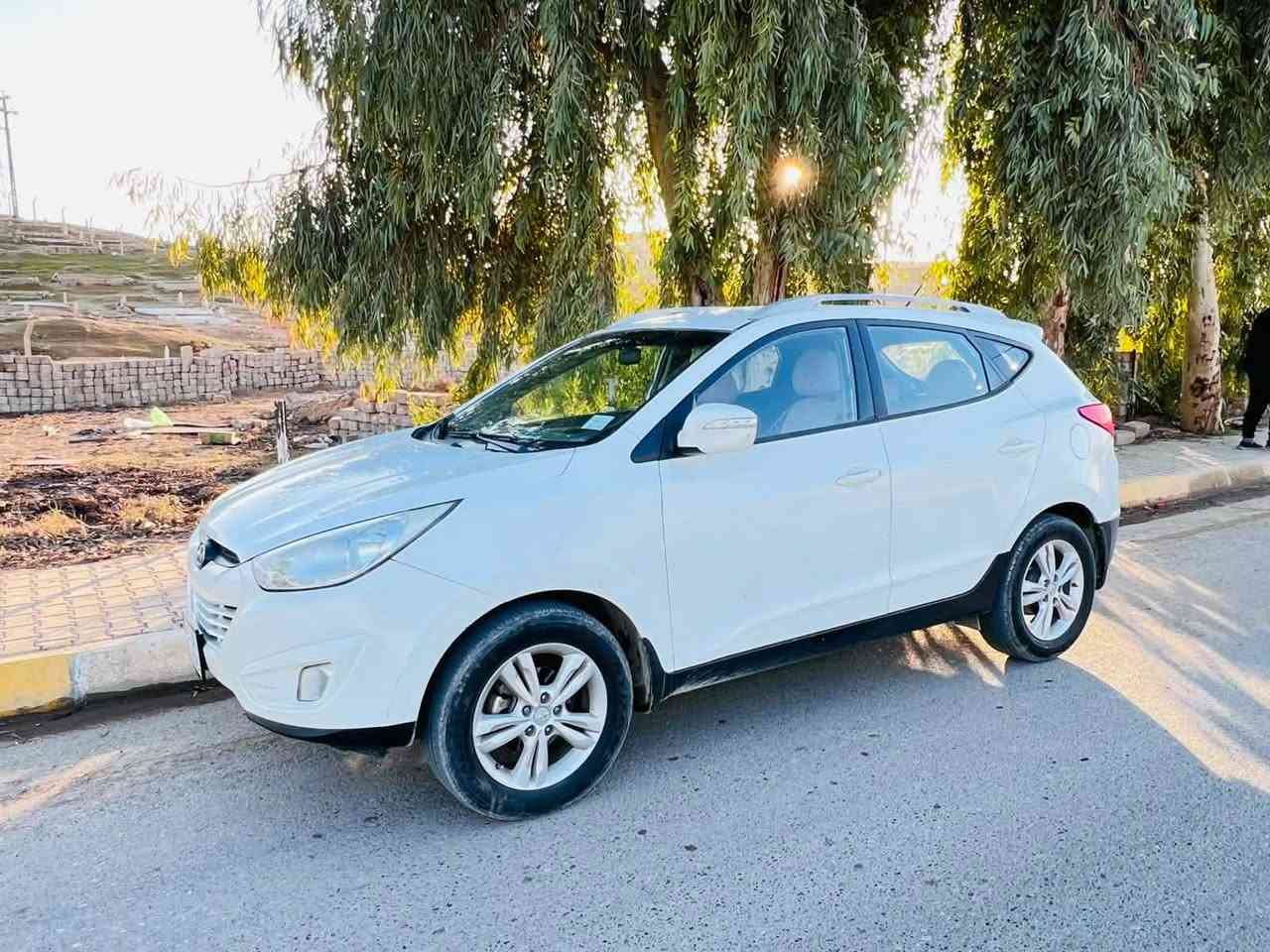 السلام عليكم
توكسان ٢٠١١ بدون صبغ 
السعر ١٤٠ 
رقم صلاح الدين دولي
للاستفسار ***********١
