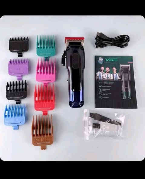 الصدار الجديد من vgr 
وحش التدريج 

مكينه حلاقه تدريج vgr كهرباء وشحن 

تعمل بنضامين كهرباء وشحن 
وعمل متواصل 200دقيقه 
لأن حجم بطاريه 2000A 
مع 8 نمر لتدريج 
وكير طكات 
شحن تايبسي 
شاشه اكترونيه لمعرفه نسبه الشحن 
مع شفرات سل ستيل حاده جدا وغير ضارة بالبشره الحساسه 
مع فرشاه تنظيف وقطاره زين 
وبسعر 25 توصيل كل العراق 3 الف  
لحجز رقمك وعنوانك خاص 
او واتس ***********
