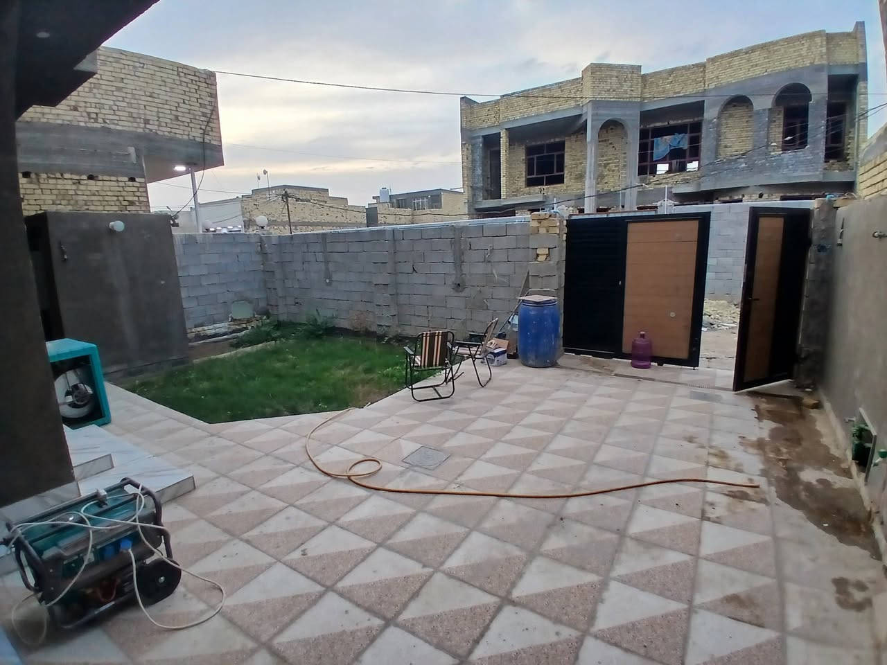 سلام عليكم دار للبيع كوت حي الحكيم قرب الكورنيش طابو زراعي سند 25 مرقم من قبل البلديه مساحه 200 م بناء طابوق يتكون من غرفتين نوم مطبخ استقبال هول صحيات داخليه وخارجيه السعر 83وبي مجال لشراي لستفسار مراجع دلالية حسن البيضاني ***********1
