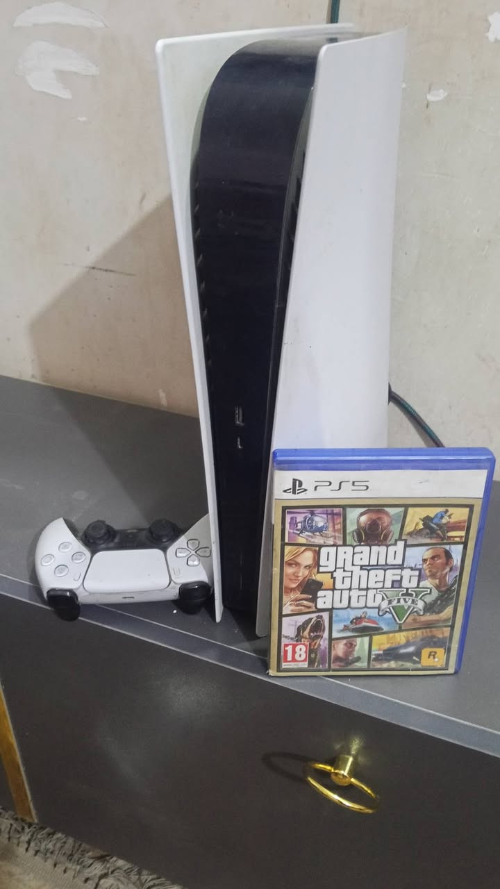 بالسلام عليكم بلي 5 لي بيع بعد جديد ما صالي شكد من اخذته سعره 600  وهاذ رقمي *********** واتساب 
توصيل موجود
