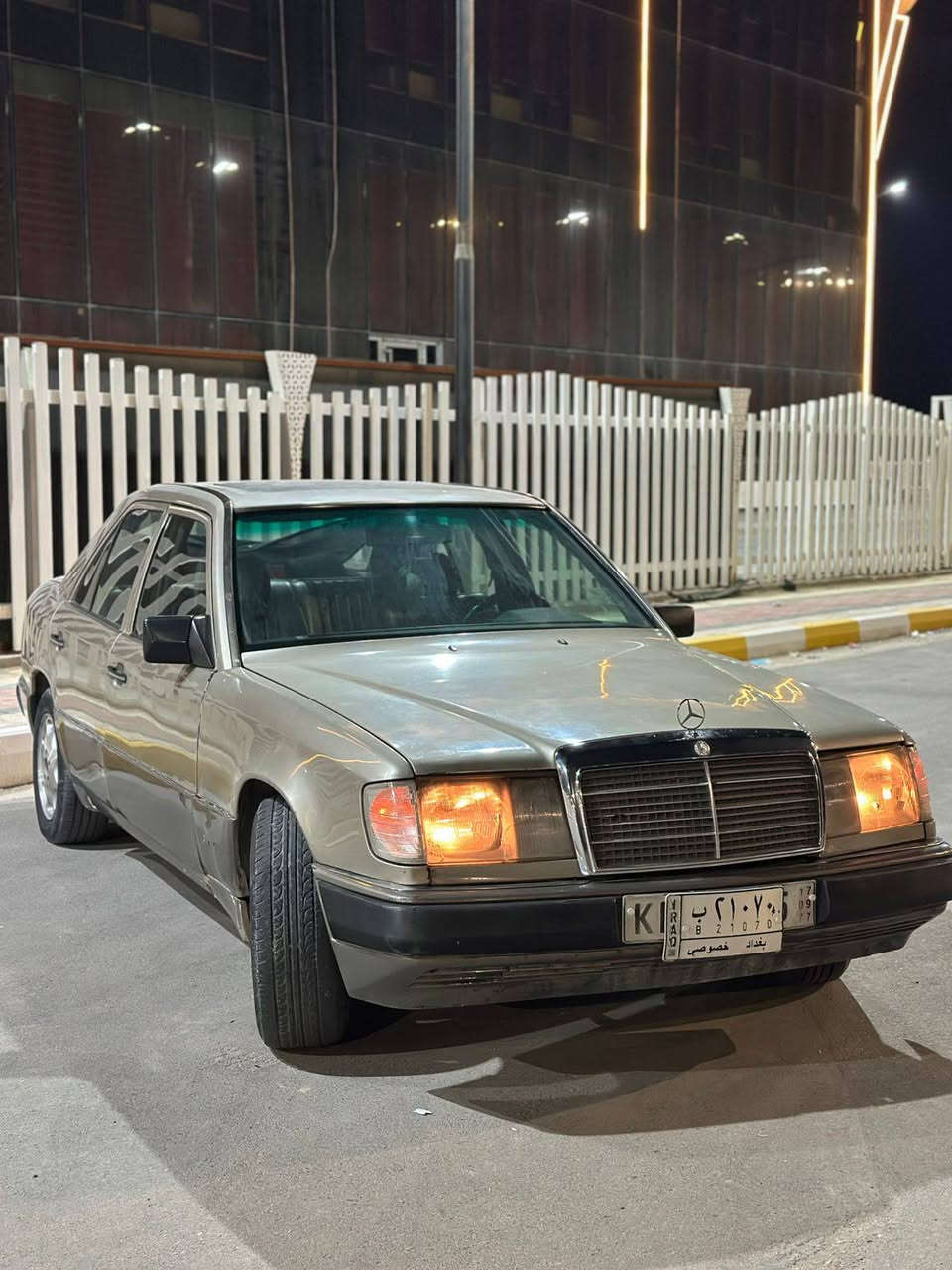 السلام عليكم مارسدس دب 300Eرقم بغداد 
حديدية جاهزه دبلات خير من الله 
مكينه 3000 
كير 100/100
كهربائيات جاهزه ع اخر حبايه 
غرفتهه كشنات 90/100
تبريد بس ثلاجه بيهه ليك 
عنوان ناصريه مركز حي الشموخ 
للستفسار أكثر ***********
