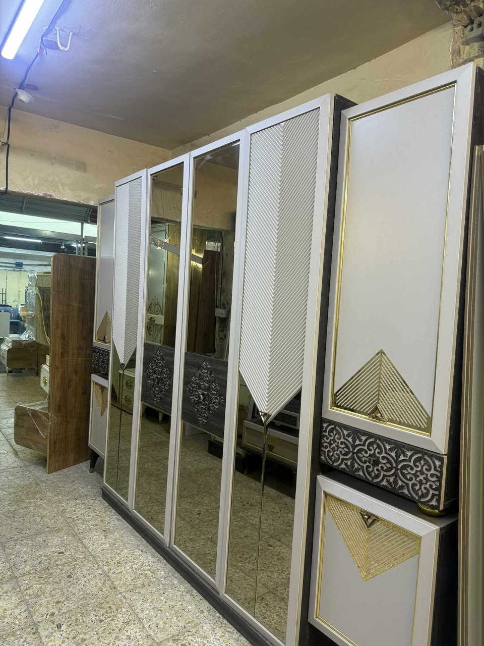 @إشارة ✨ غرفة تركيأ  اصليه مودرن صبغ حراري مودرن 9 قطع ✨  صبغ حراري
🚪 نظام أبواب  بروفايل فاخر  
🛏️ سرير بمخزن عملي
🦾 ضهر بلوك
🪞 جام برونزي 
🧵 قماش وتر بروف أصلي اناره شغاله
 سرير مخزن جك 
✨ نظافة 💯
 
🚚 شد ونقل مجاني داخل بغداد
📦 توصيل للمحافظات بأسعار رمزية


**إذا كنت صاحب هذا الإعلان وتريد حذفه لأي سبب، رجاءا أرسل رسالة إلى الدعم الفني**