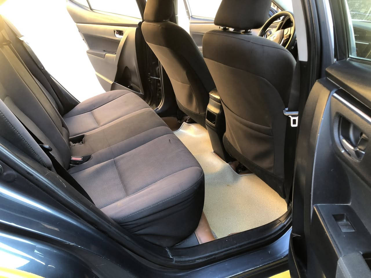 من رخصة الادمن كورلا صفراء للبيع موديل 2018 وارد امريكي حادث اقل الشبر الحاملغ الخلفي من الاسف فقط الجه اليسرئ البجم كبس السياره مكفوله كفاله عامه عدئ الحادث شوفتها احلا من الصوره حداديه عامه كبر مكينه وتبريد ثلج والتراب البصره مصفره غرامات وهيا شرط التحويل ثاني يوم السعر 150ورقه بيه مجال حق الجيه رقم الهاتف ***********
