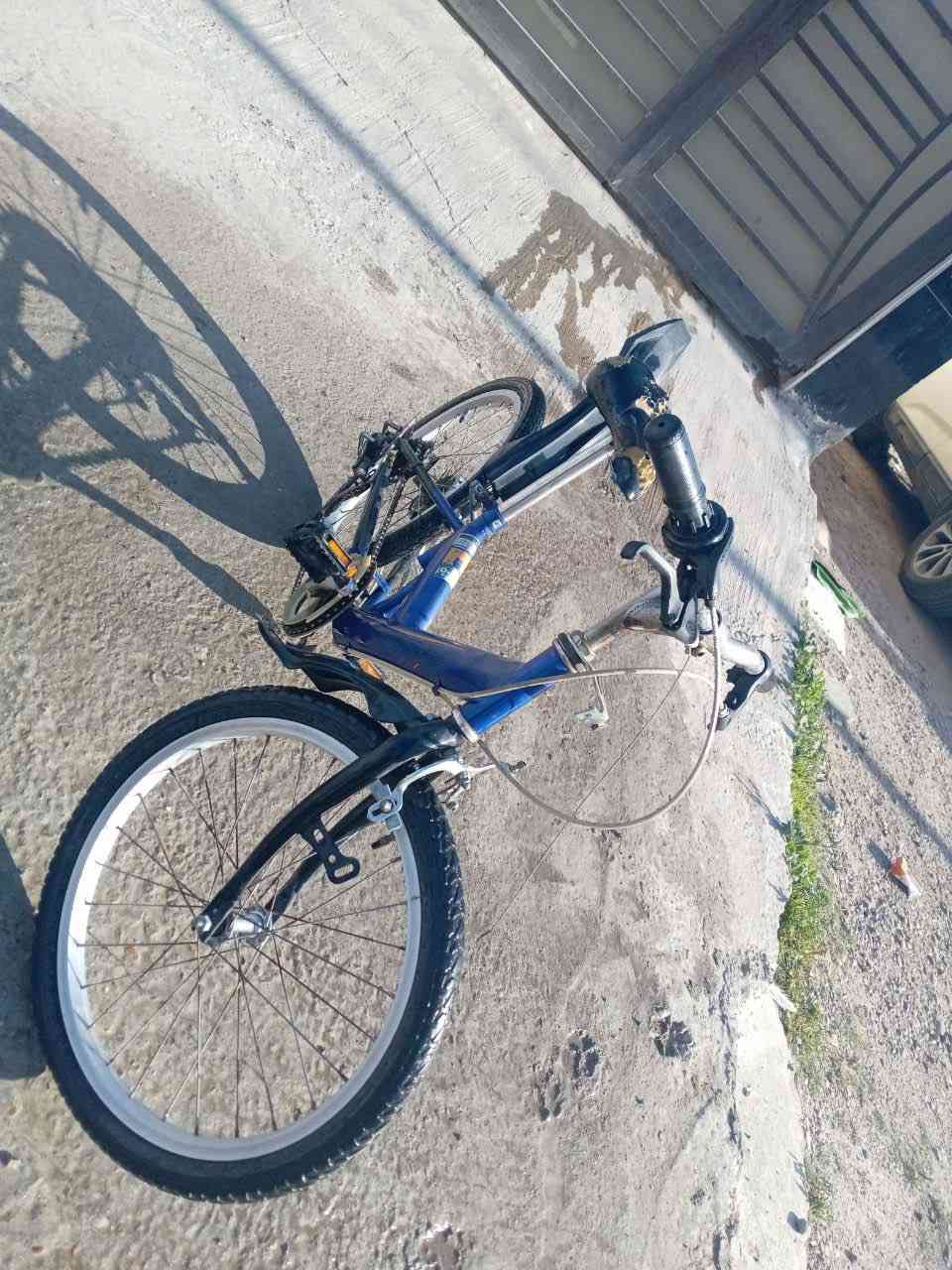 السلام عليكم ورحمة الله وبركاته.                                                                                       بايسكل جبلي جديد الله شاهد نظافه 100.                                                                         ألون أزرك نضيف حجم 20  مآبي شي بس بريك الأمامي عطلان وبريك الخلفي مال تفحيط السعر :60 قفل مكاني التاجيات قرب دائره المرور.                                               رقمي :***********
