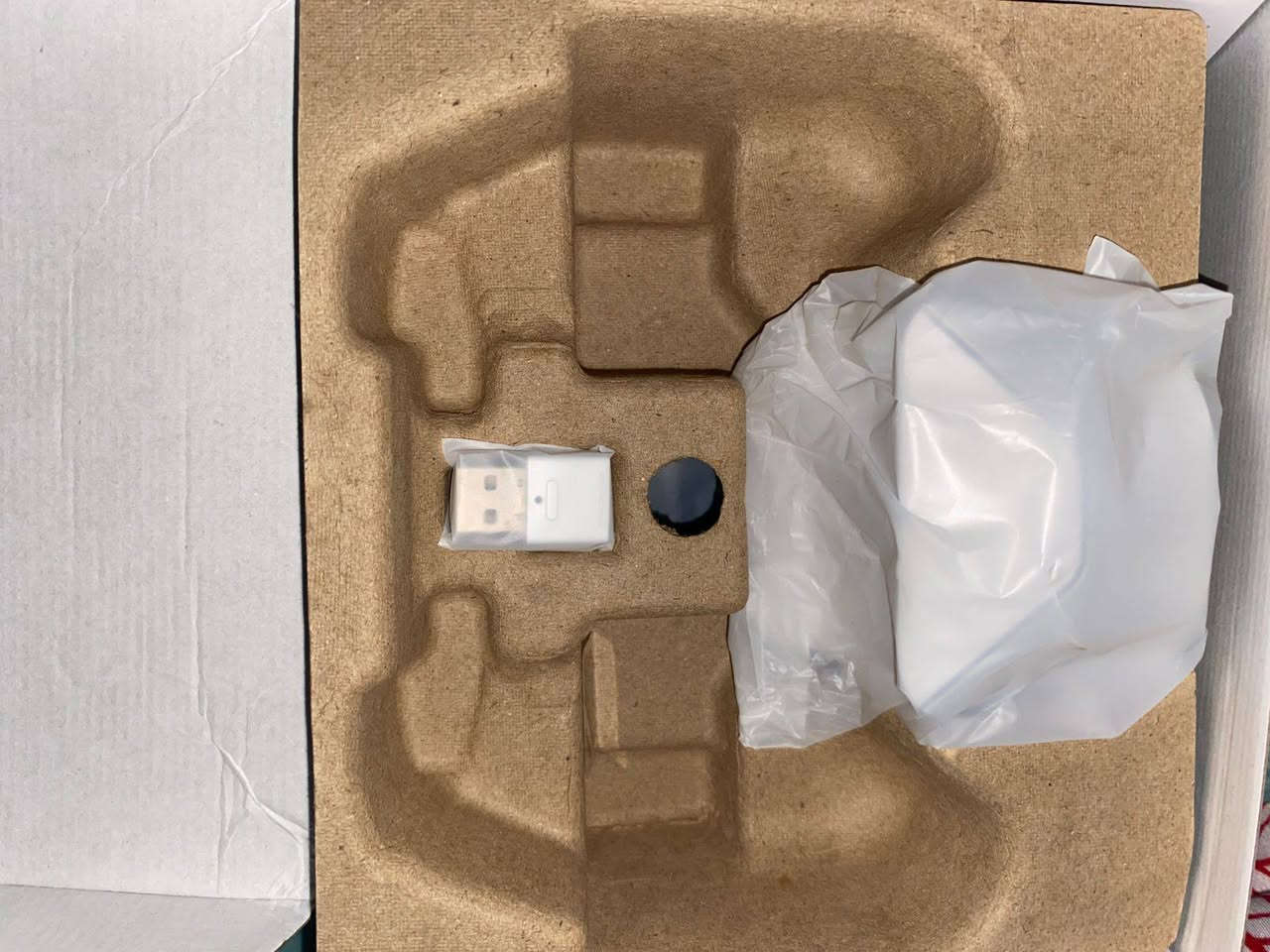 جوستك 
التوافق: PC – Android – Nintendo Switch – iOS
الاتصال: Bluetooth / USB (وضع ثلاثي)
العصيّ: Hall Effect (مقاومة لمشكلة الانجراف Stick Drift)
الأزرار: قابلة لتبديل الترتيب (Glyph Swap)
الزناد (Triggers): Hall Effect بدقة عالية
الاهتزاز: اهتزاز مزدوج
التطبيق: GameSir Connect App للتخصيص Super Nova :الاسم
والشحن واير وواير ليس
 
سبب البيع : اشتريتها علمود اكسبوكس وطلعت ما تدعم 
الجوستك حرفيا بالباكيت 

التوصيل عليه 

والسعر :75 وبي مجال للطيبين 

التواصل واتس على هذا الرقم 

 0771 589 0274
