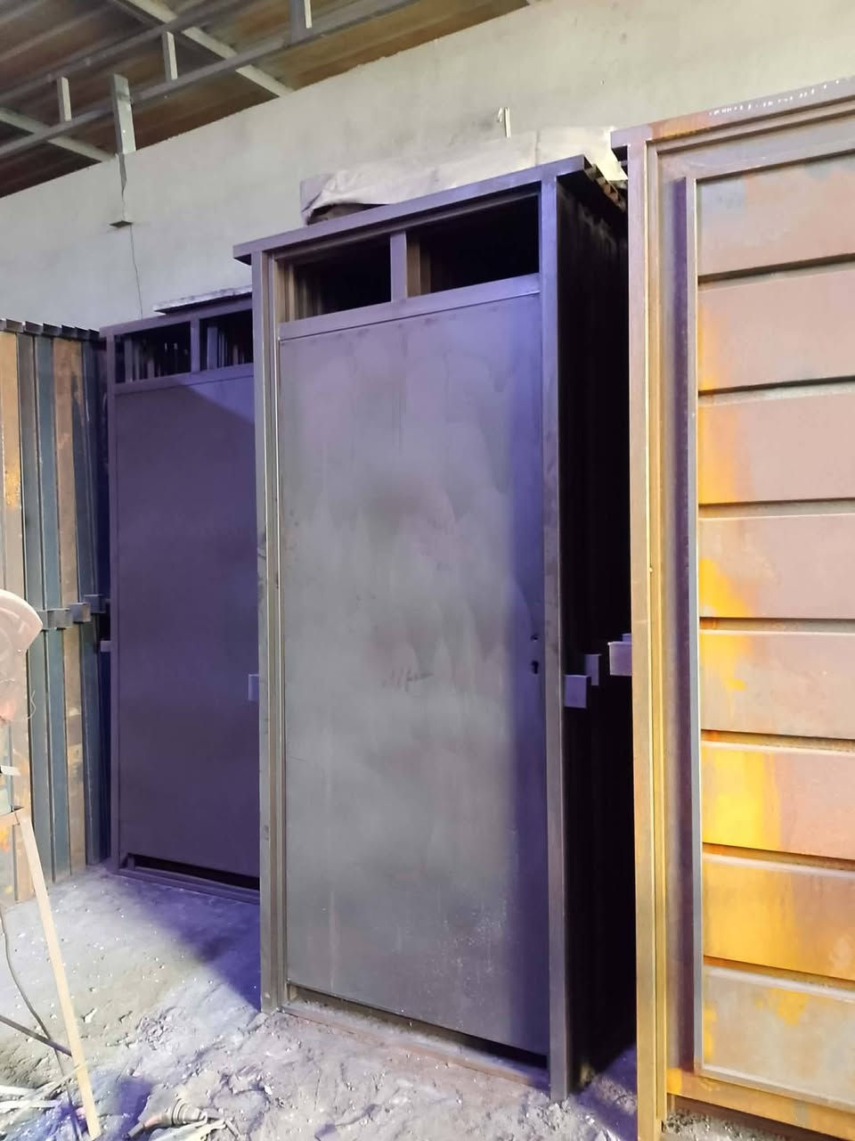 جديد مو مستعمل للبيع 
 ابواب حوش وابواب غرفة وشبابيك ودرج الشراي يتصل او
 للاستفسار راسلوني ع الخاص 
***********  /   ***********
الموصل صناعة الكرامة حي الكرامة جانب ايسر
