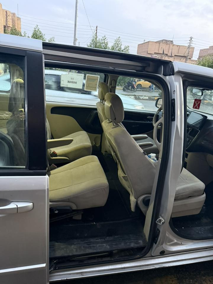 السلام عليكم دوج كرفان  2011 السياره كير ومحرك بشرط سعر السياره كلش مناسب جوه السوك السونار مرفق الستفسار *********** بيع مستعجل
