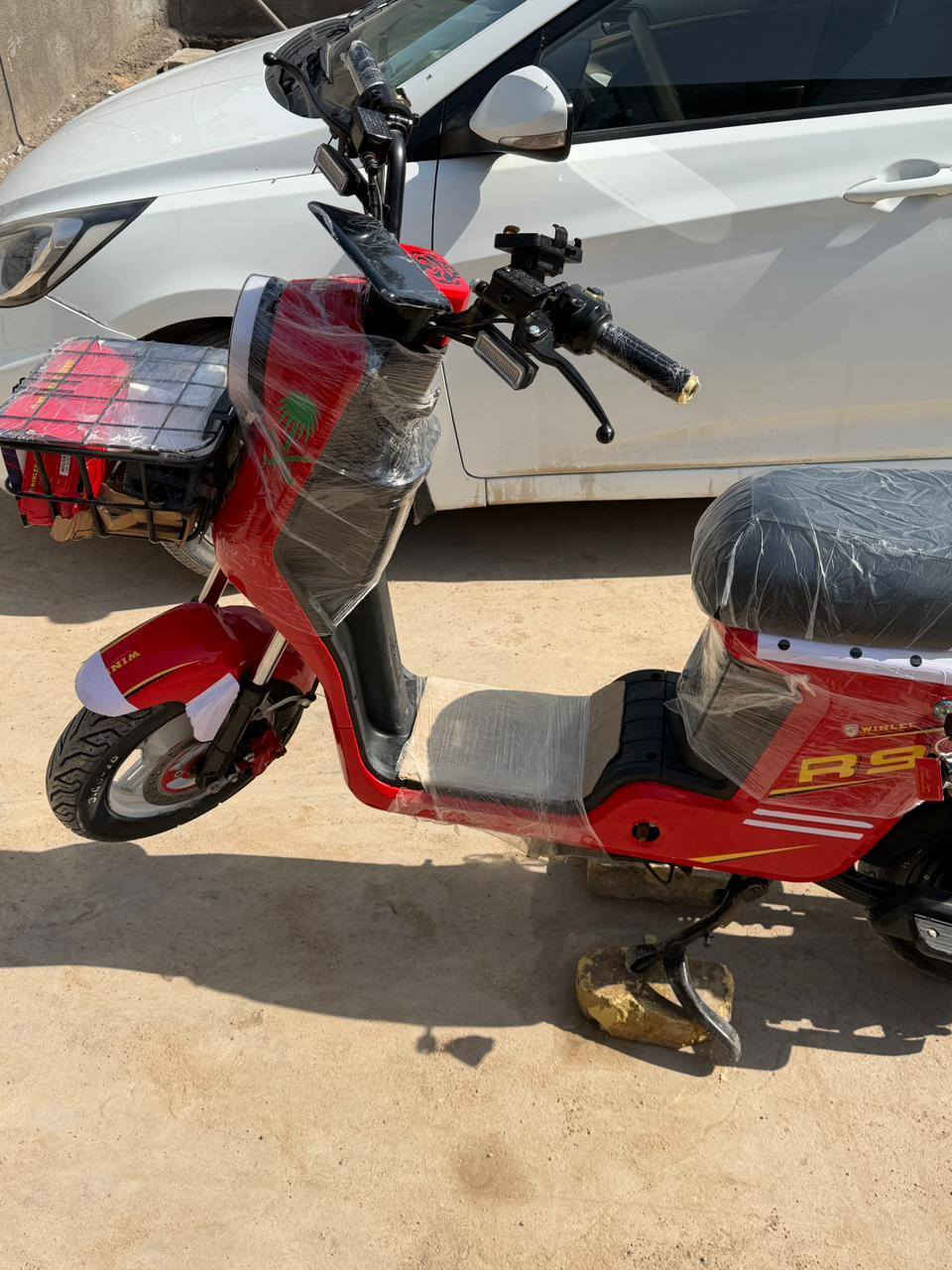 سلام عليكم دراجه شحن جديده ستخدام قليل نوع دراجة ار تسعة سرعت ملف 1800سرعت دراجة109بطاريات حجم كبير 32امبير خمسة بطاريات شركة بطاريات وولي شركة دراجة AHE
مكاني بصرة ابو خصيب 
سعر دراجة 475 وبية مجال لشراي 
الاستفسار على هاذا رقم  ***********
