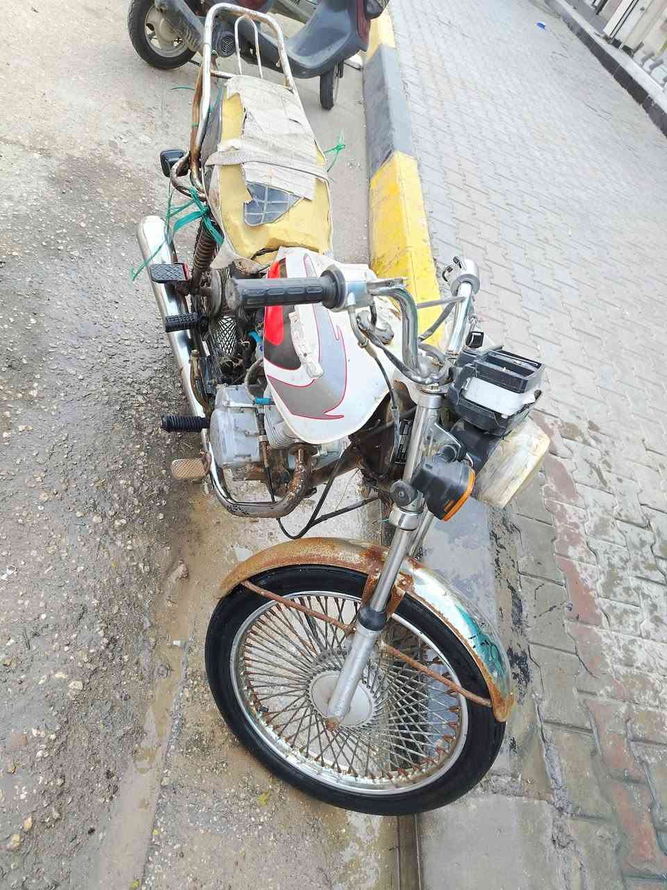 سلام عليكم دراجه للبيع أوراقه ضايعه مني ٤كير تايكر مديل 2020 هندر واحد تشتغل وين يعجبك اطلع سعر ١٧٥ بيه ودبلات تعبانه عوج تايرات جديد عنواني سيف سعد شراي ***********
