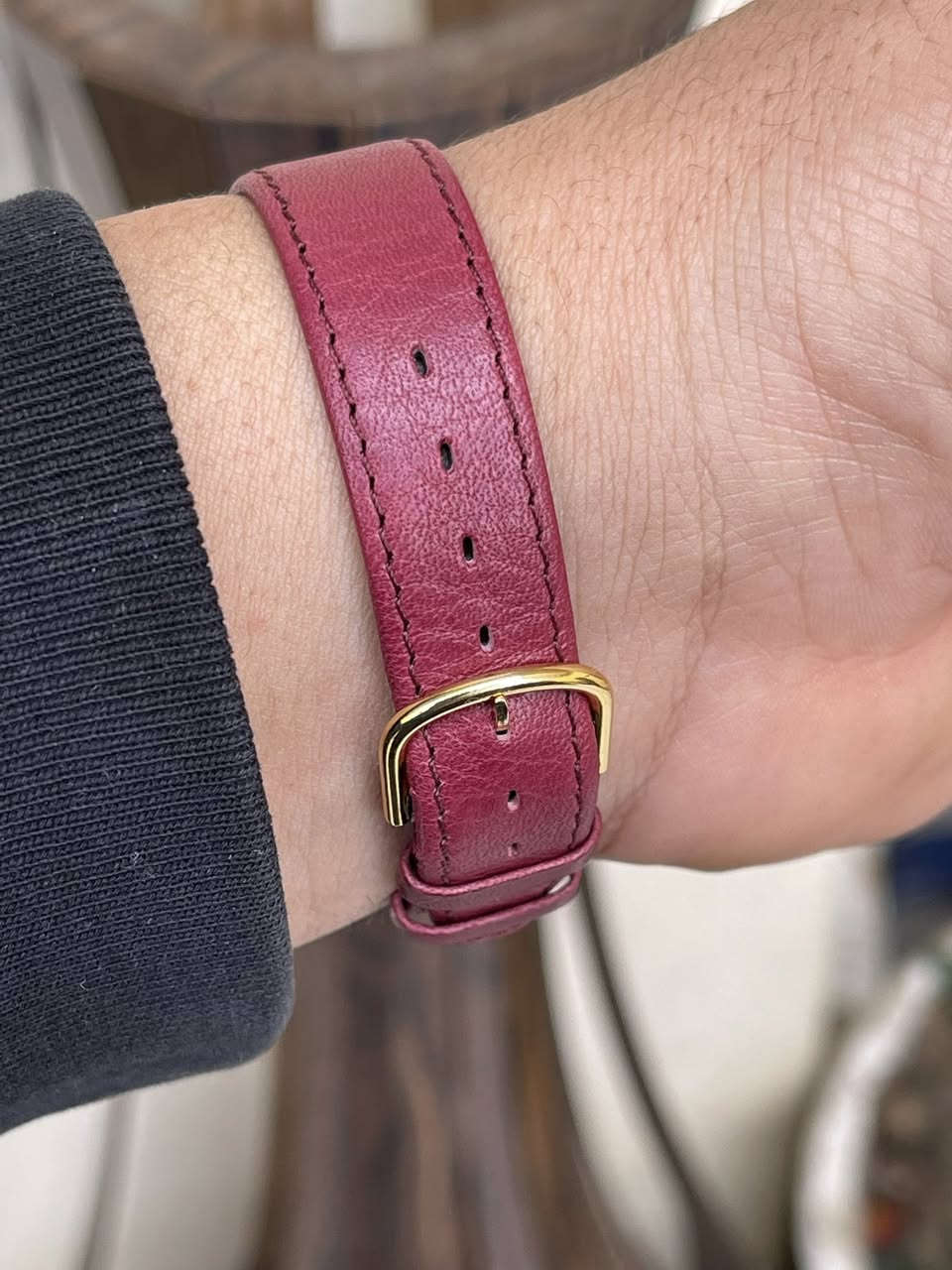 سلام عليكم
ساعة البيع 
ماركة HORNET ياباني اصلي 
قديم ارقام روماني كلاسك 
سير جلد اصلي مرن 
مختم يبان ضد ماء سنل ستيل اصلي 
مينه لون مميز 
تعمل دقة عالية 
سعر ٣٥ 
عنواني بغداد الدورة يوجد توصيل بغداد ولكل العراق 
***********
