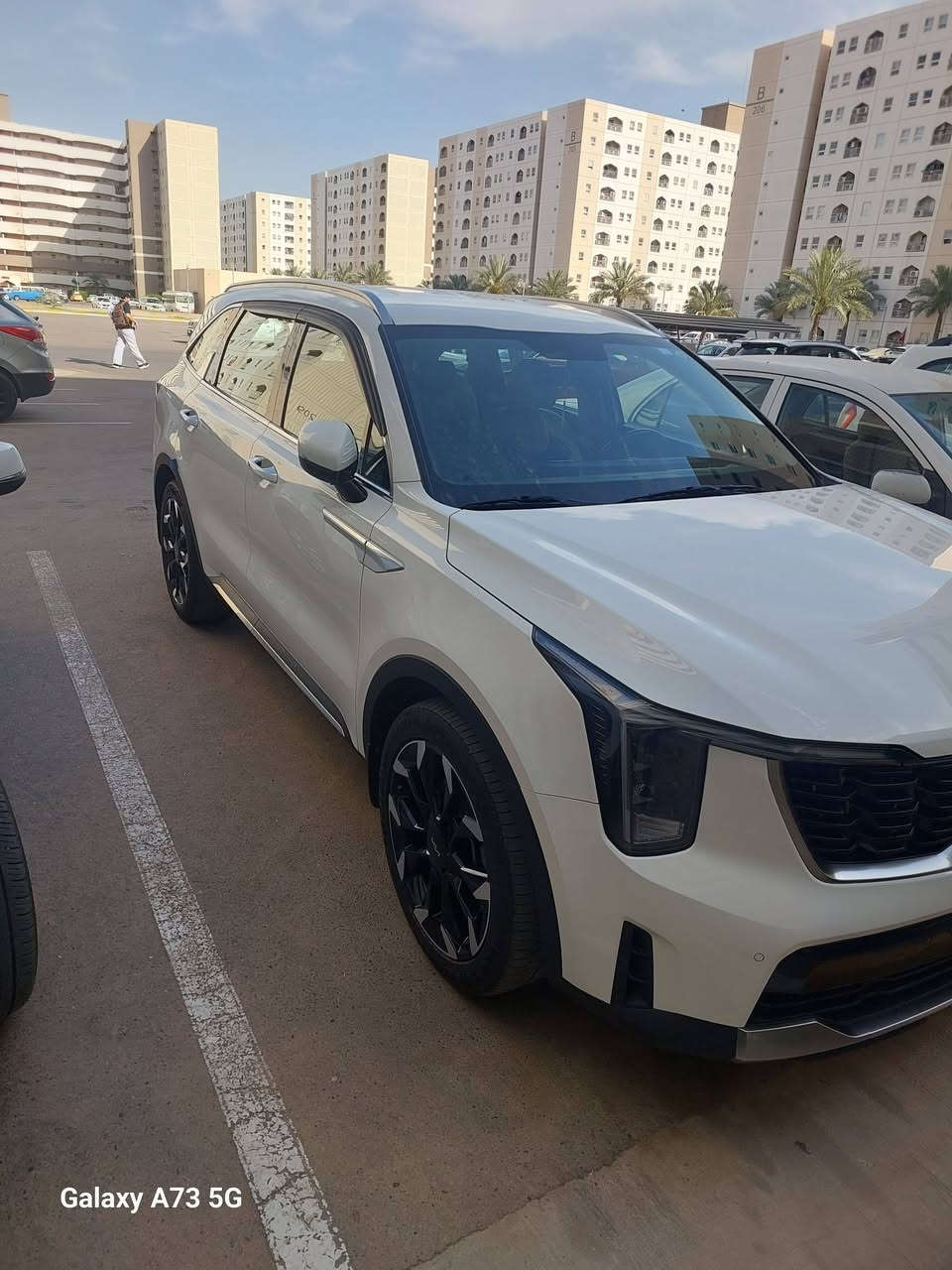 للبيع كيا سورينتو 2024 لون أبيض، محرك 6 سلندر، وارد خليجي، بحالة ممتازة جداً.
🔹 الممشى: 67 ألف كم قابل للزيادة
🔹 ضمان الدولية لمدة 5 سنوات
🔹 دبل كامرة
🔹 قمارة حديد (بانوراما)
🔹 جنطة كهربائية
🔹 ويلات قياس 20 إنج
🔹 داخلية مخمل نظيفة جداً
🔹 جميع المواصفات المتعارف عليها بالفئة
السيارة خالية من الحوادث والصبغ، فقط يوجد زلغ (حكّة) بسيط جداً في الدعامة الخلفية موضح بالصور.
السيارة بحالة ممتازة ولا تحتاج أي مصروف، والفحص خير دليل.السعر298$
للاستفسار والمشاهدة يرجى التواصل على الخاصاو على الرقم***********
