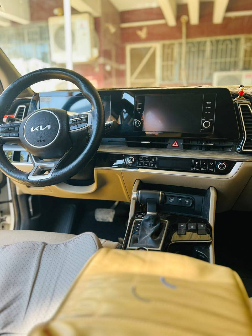 سلام عليكم
سبورتج للبيع موديل 2025فول مواصفات عدى البنراما
ماشيه 8000 كم يعني زيرو مواصفاته
بصمه 

تشغيل عن بعد 

كراسي 2 كهرباء 

تدفئه كشنات 

تدفئه ستيرن 

و باقي المواصفات معروفه بيها 
للاستفسار 
 رقم ***********
