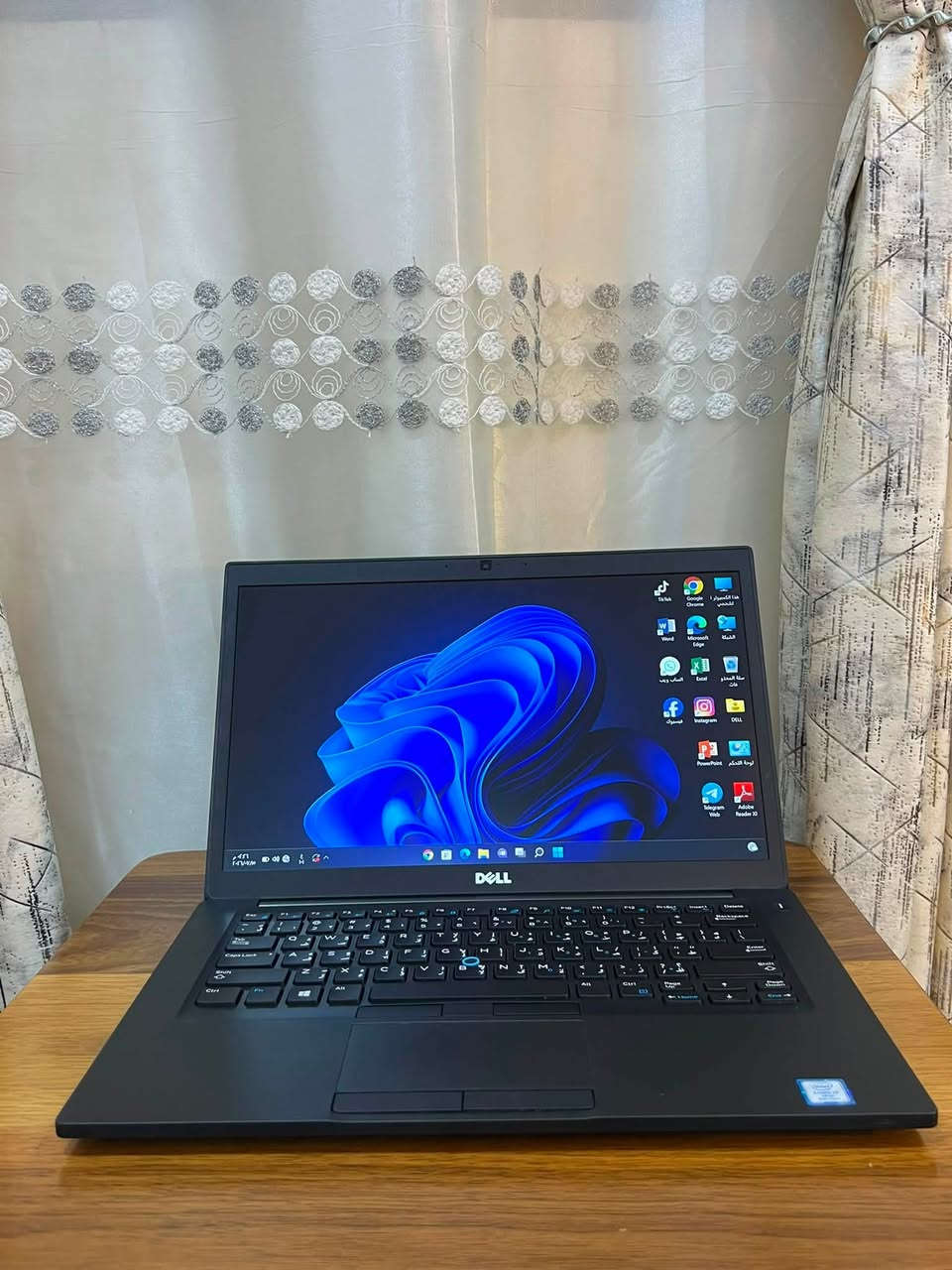 لابتوب DELL معالج i7 ورام 16 للبيع .
السعر : 285 الف وبي مجال جدا قليل .

اللابتوب مفول مواصفات
معالج i7 فدشي يتحمل شغل والعاب 
تصميم سلم ووزنه خفيف
 كيبورد ضوئي
اللابتوب جدا نضيف وادائة قوي وممتاز يفيد الي عنده دراسة او العاب متوسطة او غيرها من الاستعمالات .

المواصفات :
المعالج intel cori7
الجيل : الثامن (8TH)
كرت الشاشة : INTEL UHD GRAPHICS 8GB 
الشاشة : فول اچ دي (FHD) حجم 14.3 دقتها والالوان جدا واضحه وتشغل 4K بالمشاهدة .
الرام : 16GB نوع DDR4 فدشي راقي .
الذاكرة : 256GB ssd M.2 
كيبورد عربي انكليزي ليزري ضوئي .
كيبورد ميكانيكي ضوئي .
سماعات ستيريو .
كامرة امامية واضحه
بطارية اللابتوب ليثيوم تطول فوگ ال 4 ساعات ب الاستعمال المكثف .

المنافذ :
منفذ تايب سي
منافذ USB 
منفذ Hdmi
منفذ سماعات
منفذ LAN
وغيرهن بعد.

المميزات:
معالج i7 مو i5 يتحمل شغل كلش قوي
رامات 16 مو 8  
اللابتوب نضافته كلش حلوه ماصارلي فتره من ماخذه .
منصب عليه وندوز 11 برو مفعل مدى الحياة.
منصب عليه اوفس مفعل مدى الحياة .
كيبورد عربي انكليزي ليزري ضوئي.
كامرة امامية جدا واضحه.

الملحقات:
ملحقاته كلها موجودة واصليه
كيبل ثلاثي اصلي.
شاحنة اللابتوب الاصليه  .
جنطة لابتوب مرتبه هم بعدهي جديده غير مستخدمه .

منصب عليه وندوز 11 برو مفعل مدى الحياة وحزمه الاوفس كامله كذلك مفعلة مدى الحياة .

اللابتوب كلش نضيف ومواصفاته قويه ومحترمه وتصميمه كلش مرتب . ومابي أي نقص كيبورد سماعات انترنت شاشة كامرة كله شغال وممتاز وماب اي نقص من اي ناحية .
وكلشي بي بعده جديد ونضيف مثل ماموضح.

السعر : 285 الف وبي مجال جدا قليل .

مكاني النجف والي يريده توصيل هم موجود ان شاء الله .

*********** بي واتساب

(لابتوب للبيع النجف بغداد الانبار البصرة حاسبة محمولة منضدية دل dell pc laptops laptop computer )
