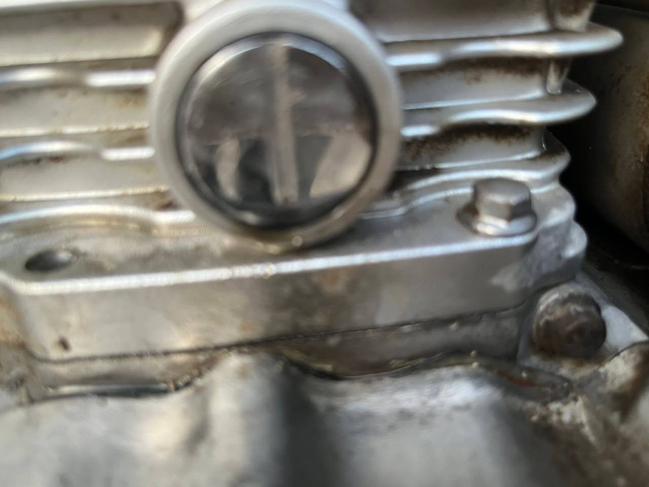 السلام عليكم داجه سونك كلك مكينه دايون عضم كير داور كهربيه شغاله سلف شغال عايزه باتري بيه لستيك ولف من تحمه يغطع دخان وبيه نضح من هاي سنتر مال عصافير عايزه جبنه *********** الشري يتصل
