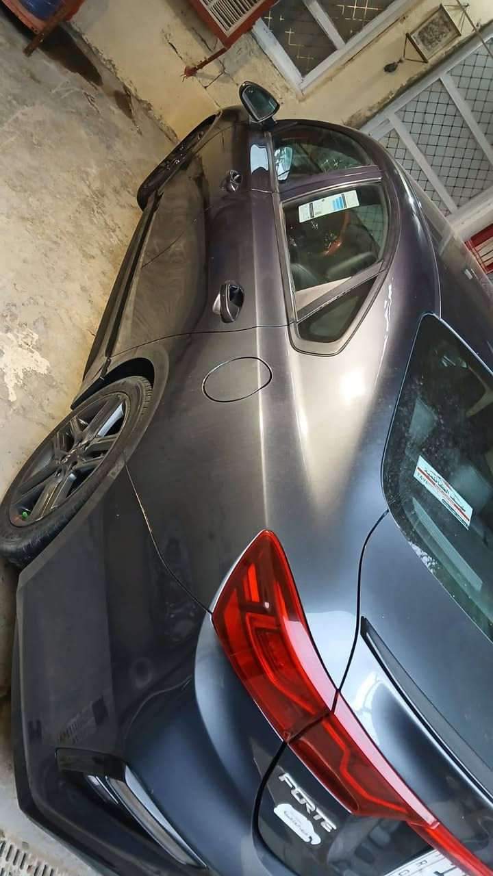 السلام عليكم فورتي موديل 20 GTL فول ما عده الفتحه بك لايت بيانو السياره مال جناي  السعر142 وبيها مجال مكاني بغداد زعفرانيه  للستفسار ***********
