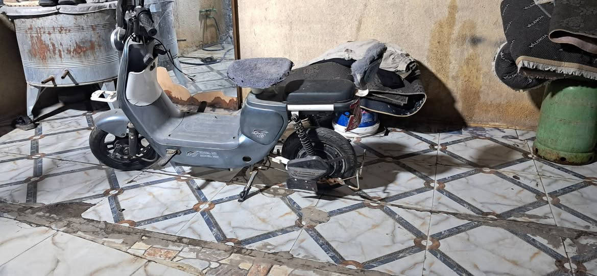 السلام عليكم دراجه شحن للبيع عطلت وتركتهه ما اعرف شنو العطل ابيعها هيج ١٠٠ الف وبيهه مجال بصره الابله معقل ***********بصره
