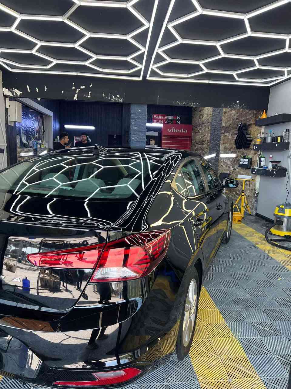 السلام عليكم 
سياره الانترا ٢٠٢٠ وارد امريكي معوقين رقم بغداد   عارضه ١٢٥
وبيه مجال
بعد سنه تنفك وتصير حره حادثه بالصور موجود باب رجع نفسه والجاملغ رجع نفسه ودعاميه اماميه وهنا الدوسه انطخت 

مواصفات 
بصمه 
فتحه 
رادار امامي وجانبي وخلفي
وتوقف ذاتي 
تبريد بيانو 
اشاره ترحيب 
تدفئه بالكشنات 
صندوق ذكي 
المقاعد شادله جلد 
تحديد مسار 
شادله منظومه زنون الاصلي 
abs
ماشيه السياره ٨٠ ميل 
السياره اني مستورده 
العنوان بغداد الشعله
والمعوق صديقي 

***********
