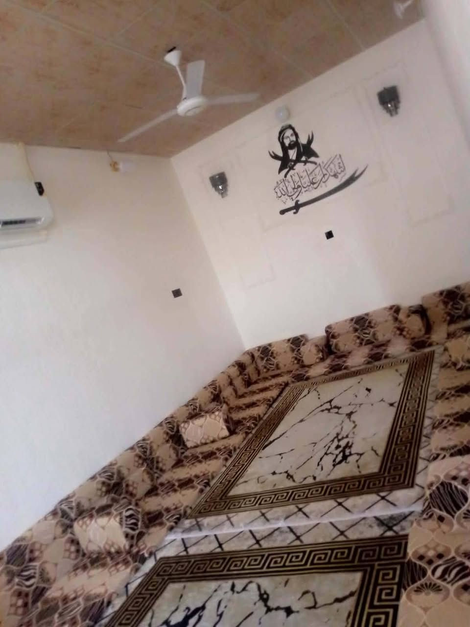 بيت للبيع قريه النصر المساحه ١٥٠ البيت نظيف السعر ٣٩ وبيه مجال والاثاث للبيع وياه متكون البيت من غرفة وصالة و مطبخ واستقبال ومنور داخلي بيه حمام ومطبخ حار
للاستفسار ***********
