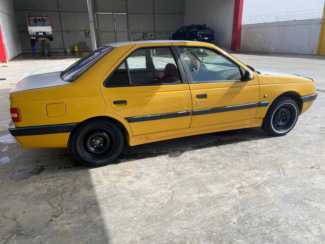 بيجو لميس 2016 سياره جاهزه من كلشي بيه صبغ قليل بجاملغ لخلفي سعر 36وبيه مجال لمكان لحسينيه معامل ***********
