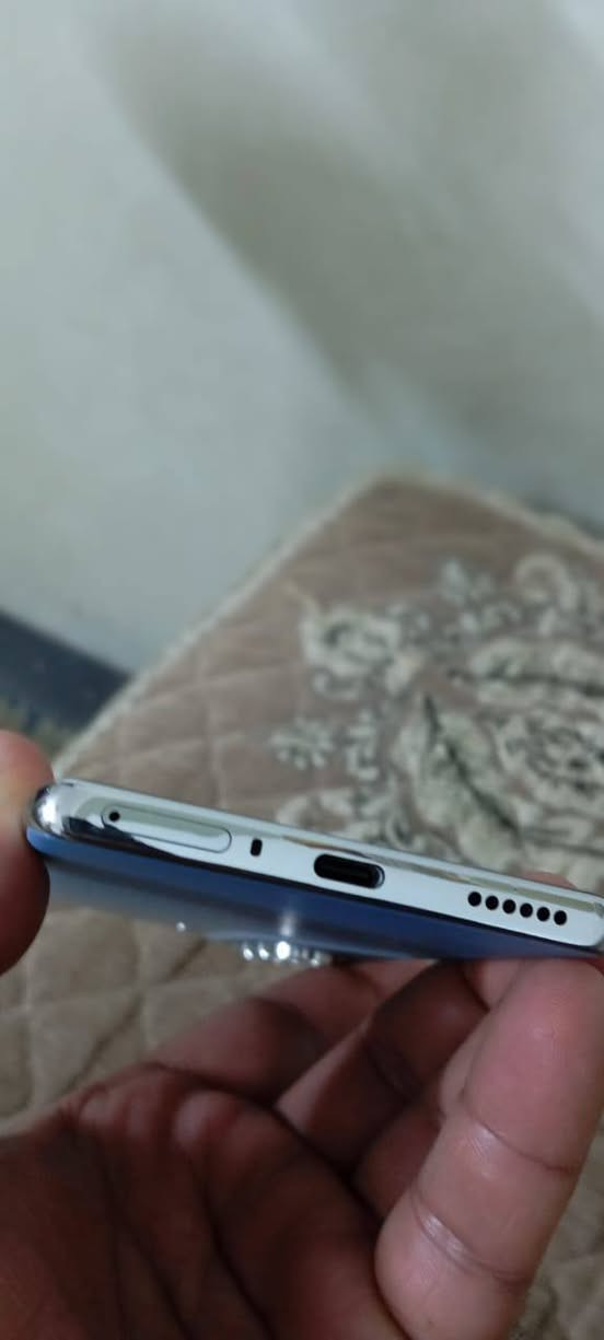 جهاز   تكنو كامون 40 برو  5g
ذاكرة  ٢٥٦ عشوائية  يمكن ٨  
نظيف جدا  مكفول من الخدش والتصليح 
بدون ملحقات  
كامرا ١٠٨ ميما بكسل 
هرتزية ١٢٠ 
السعر  ..   ٢٥٠ الف 
مكاني بغداد ش الرشيد   توصيل ماعندي  الخاص مفتوح


**إذا كنت صاحب هذا الإعلان وتريد حذفه لأي سبب، رجاءا أرسل رسالة إلى الدعم الفني**