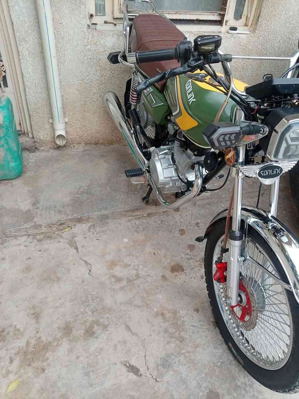 سلام عليكم دراجه البيع موديل 24شكل 25دراجه نضيف مابيه نقوص برغي سعر 700وبيه مجال الاستفسار عل تصل ***********
