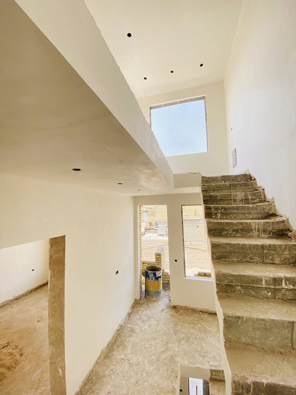 السلام عليكم كادر جص وبورك من الموصل من اربع خلفات مبيت بنفس موقع العمل *********** @***********
