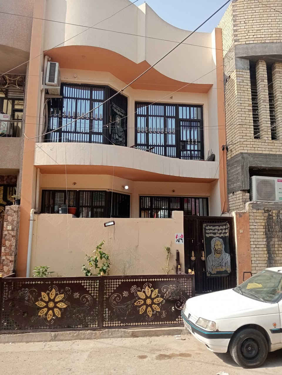 بيت للبيع رئاسه شارع عشرين قرب صيدليه رئاسه المساحه 62 ونص بي 3 غرف نوم وستقبال وصحيات ومطبخ سعر 110 رقم الهاتف ***********
