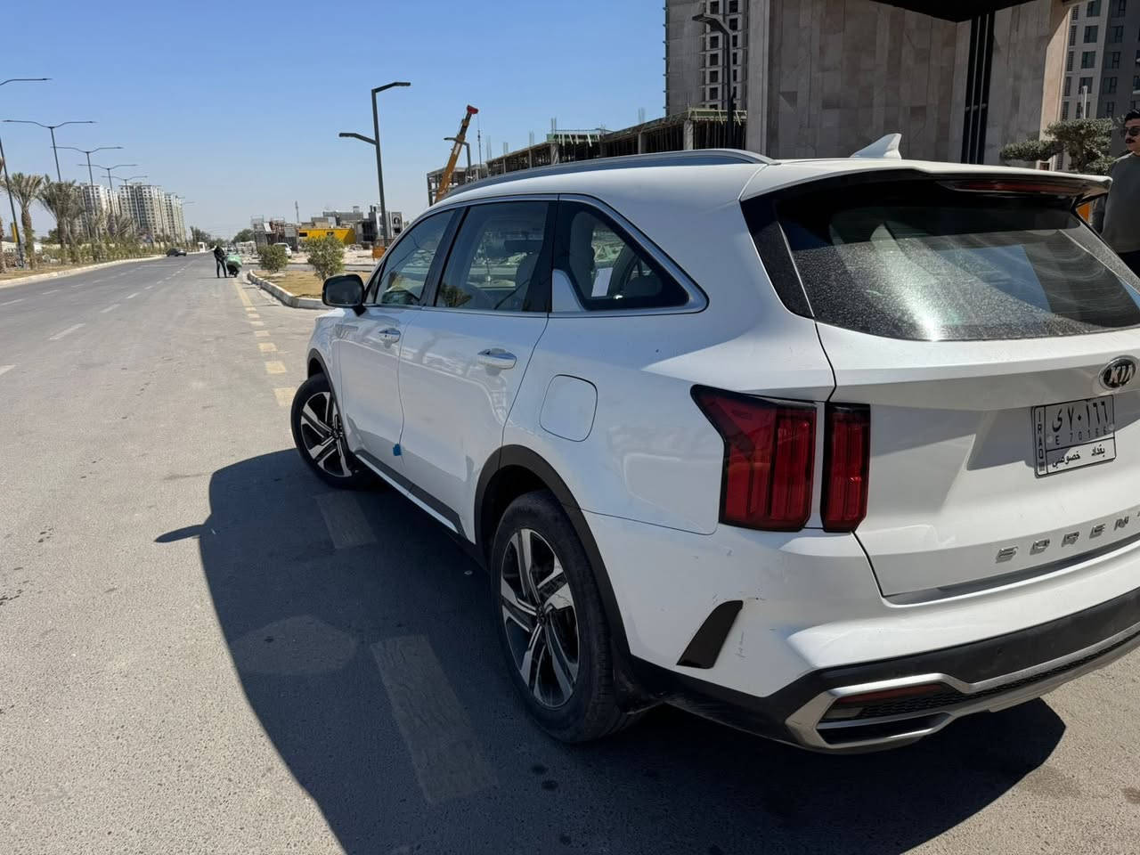 السلام عليكم سياره كيا سورنتو موديل 2021 خليجي السياره ماشية 93 كيلو متر سياره نضيفه اني مطلعهة من الوكالة زيرو صار بيهة حادث يمي بابتين عكس السايق تبدلن نفس اللون بالوكالة بدلتهم هسه بالجديد نفسهم نطخن طخات خفيفه ملعبت بيهم موضحات بالصوره مكينه 3.5 السياره فول مواصفات 1/1 بنراما بردات خلفية تبريد 3 قطع اناره محيطية صندوق كهرباء بيهة هواي موصفات بعد مكاني بغداد سياره باسمي تحويل ثاني يوم السعر 230 $ او بيها مجال 
***********
