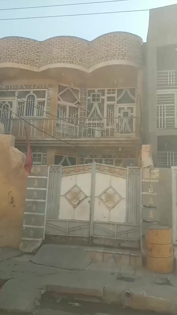 دار للبيع مساحته ١٦٨
طابقين  بناء حديث

كوت العزه القديمه يبعد عن الشارع الرئيسي منزلين
شارع مركز الشرطه 
التواصل ***********
