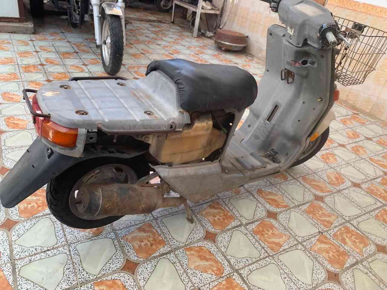 سلام عليكم دراجه بيكم للبيع دراجه شغاله عوزه فقط جوزه وكفرات تمشي وخير من الله وكلشي شغال بيه سلف وهندر هورن اشاير سعرها 150 للستفسار ***********
