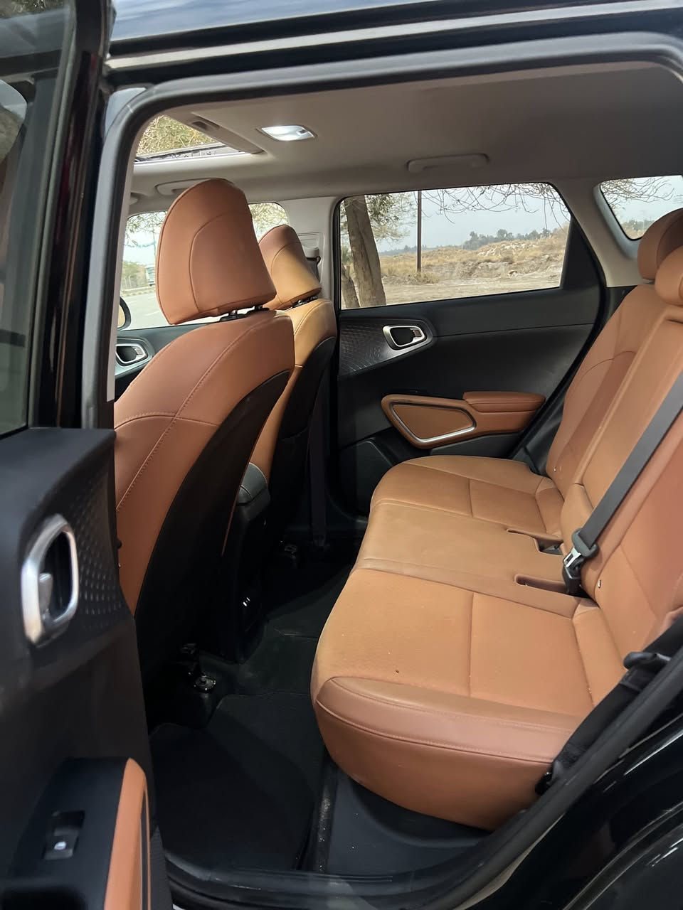 ⸻
🚗 كيا صول 2024 – فئة EX
✨ واردامريكي

🔹 الممشى: 21 ألف كم (كيلومتر مو ميل)
🔹 المحرك: 2000 سي سي (دوش)
🔹 الوضعيات: سبورت / نورمال

⚠️ الحادث
🔧 فقط البُنيد مبدّل
📌بارد جداً بسيط بخشم الجاملغ
✔️ حتى البراكيت غير متضرر

🌟 المواصفات:
 • 💺 مقاعد جلد + مخمل بلون مميز
 • 🔥 تدفئة مقاعد
 • ⚙️ تحكم كهربائي بالمقاعد
 • 🔑 بصمة + تشغيل عن بُعد
     •       🕳️ فتحه
 • 📡 رادار أمامي + خلفي + جوانب
 • 🛣️ تثبيت مسار
 • 🛞 ويل 18 إنچ
 • 📱 شاشة كبيرة تدعم Android Auto & Apple 
CarPlay

   💵السعر : 148 ورقه قابل للتفاوض
📄 بدون لوحات – تترقم بأي محافظة
📍 العنوان: الحلة – شارع 80

📞 للاتصال:
***********
