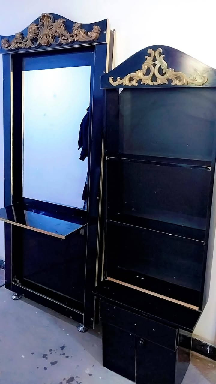 اغراض صالون  للبيع /مكاني النجف
*********** كلهن 225 🔒
