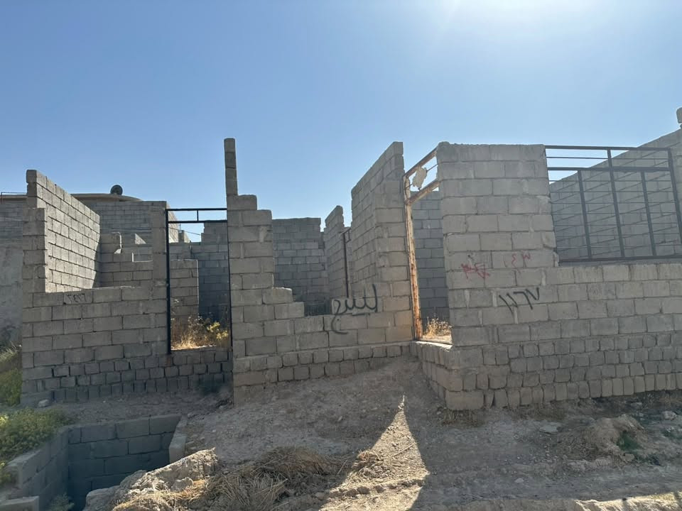 السلام عليكم
هيكل للبيع المساحه 100متر جمعيه وصل بلديه موجود  
رقم الهاتف ***********

