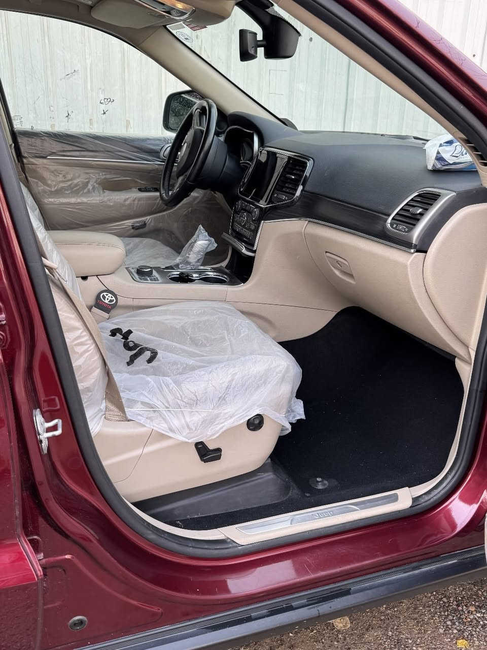 ‏
‏جيب لمتد خليجي
‏ مكفول كفاله عامه 
‏ رقم انكليزي باسمي ثاني يوم تحويل 
‏ فوووووول مواصفات 1/1 
‏فول فول مواصفات  بانوراما
 الشركه هارلم 
‏لموديل :"2021(خليجي ) . 
‏‏المحرك ". 6v.3600 سته سلندر 
‏‏العداد :  55
‏‏المواصفات :فول ١/١
‏‏* دفع رباعي 4x4 
‏‏* تحذير النقطة عمياء ⚠ 
‏‏* تعديل وضعيات مقود السائق 
‏‏* مرايا تعتيم ذاتي
‏‏* المرايا   لالجانبيةلطي كهربائيا مع تعتيم ليلي
‏‏* سقف بانوراما
‏‏* المصابيح الأمامية زنون 
‏‏* كشافات الضباب زنون 
‏‏* دخول ذكي
‏‏* تشغيل عن بعد 
‏‏* الصندوق الخلفيي كهربائي 
‏‏* ذاكرة لحفظ وضعيات الجلوس للسائق
‏‏*غرفة السيارة بالكامل من الجلد 
‏‏* المقاعد الأمامية كهربائية
‏‏* المقاعد الأمامية تبريد وتدفئة
‏‏* المقاعد الخلفية تدفئة
‏‏* حساسات امامية
‏‏* حساسات خلفية 
‏‏* 5 راكب 
‏‏* تدفئة ستيرن 
‏‏* مانع تصادم خلفي وامامي( فرملة طورائ ) 
‏‏* محدد سرعة 
‏‏* نظام بريك اوتماتيكي
٣ شاشات 
‏رقم صاحب سيارة ***********
