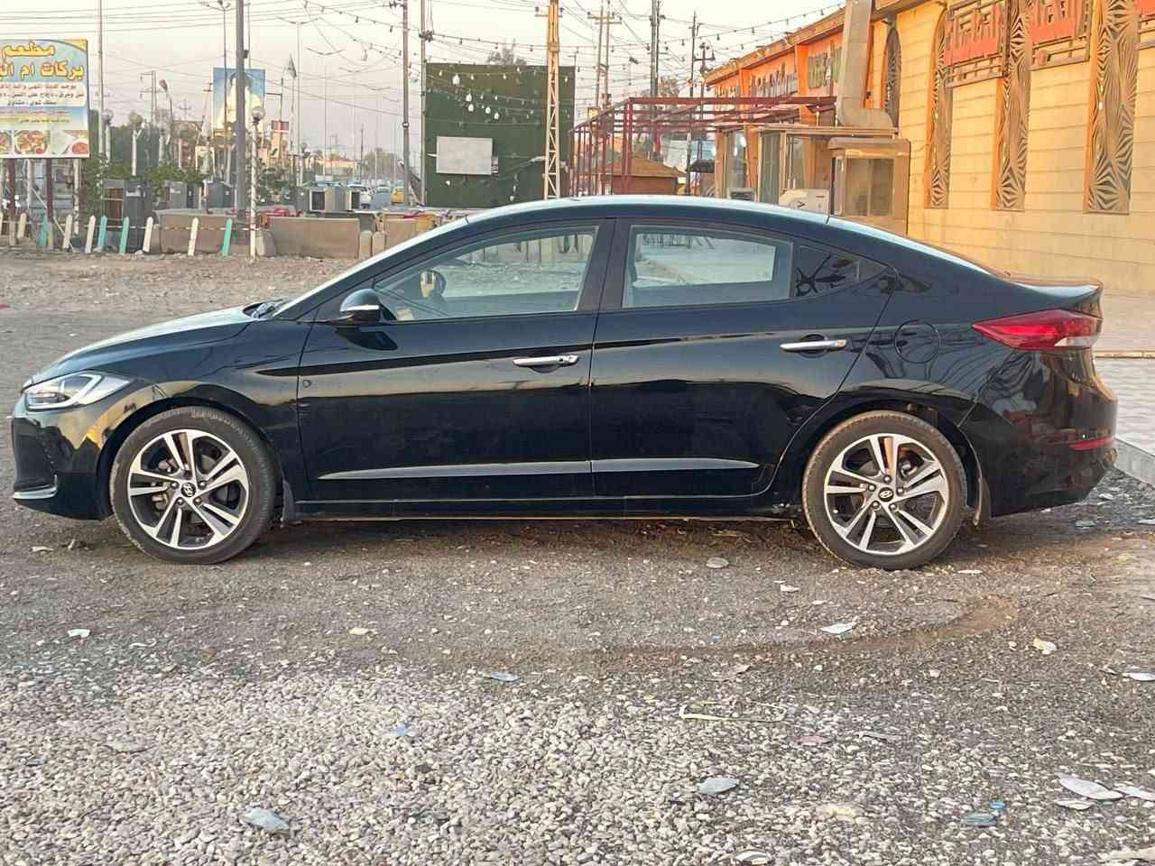 النتره ١٧
السياره نضيفه ودواخل كله جديد 
السياره ضربته بل بنيد موجوده بل صوره
مستعجل على بيعه بسبب الدين 
التبريد مو شغال ما اعرف شنو نقصه
رايده ب130 وبيه مجال حك الجيه والمداور عليه 
والتبريد عليه هم مالاتي مو شراي لا تكسر بل سعر 
***********
