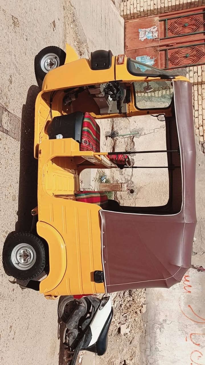 تكتك 20 كفاله كشره ومحرك شرط لفحص زلغ مابيها تعمير مابيها لوي مال لوكيل  رقم وسنويه كبل حولها بسمك لموشراي لا يخابر رجائن‏‪0785 893 5879‬‏
