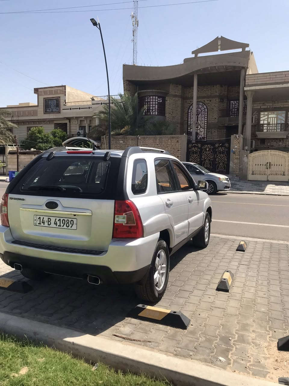 السلام عليكم اخوان للبيع كيا سبورتج ٢٠٠٩خليجي مكفولة كفالة عامه ماعده البنيد مبدل اصلي والمكينة ٢٠٠٠ دوش بيها تبخير بسيط السيارة جديدة الله شاهد ورقم السيارة بصرة بسمي السيارة ماشية ١٦٠ الف كم تبريد ثلج الحدادية كارتون والسيارة كاملة مكملة للاستفسار *********** مكان البصرة المعقل السعر ١١٥ ورقة وبيها مجال للشراي وانا خادم ❤️
