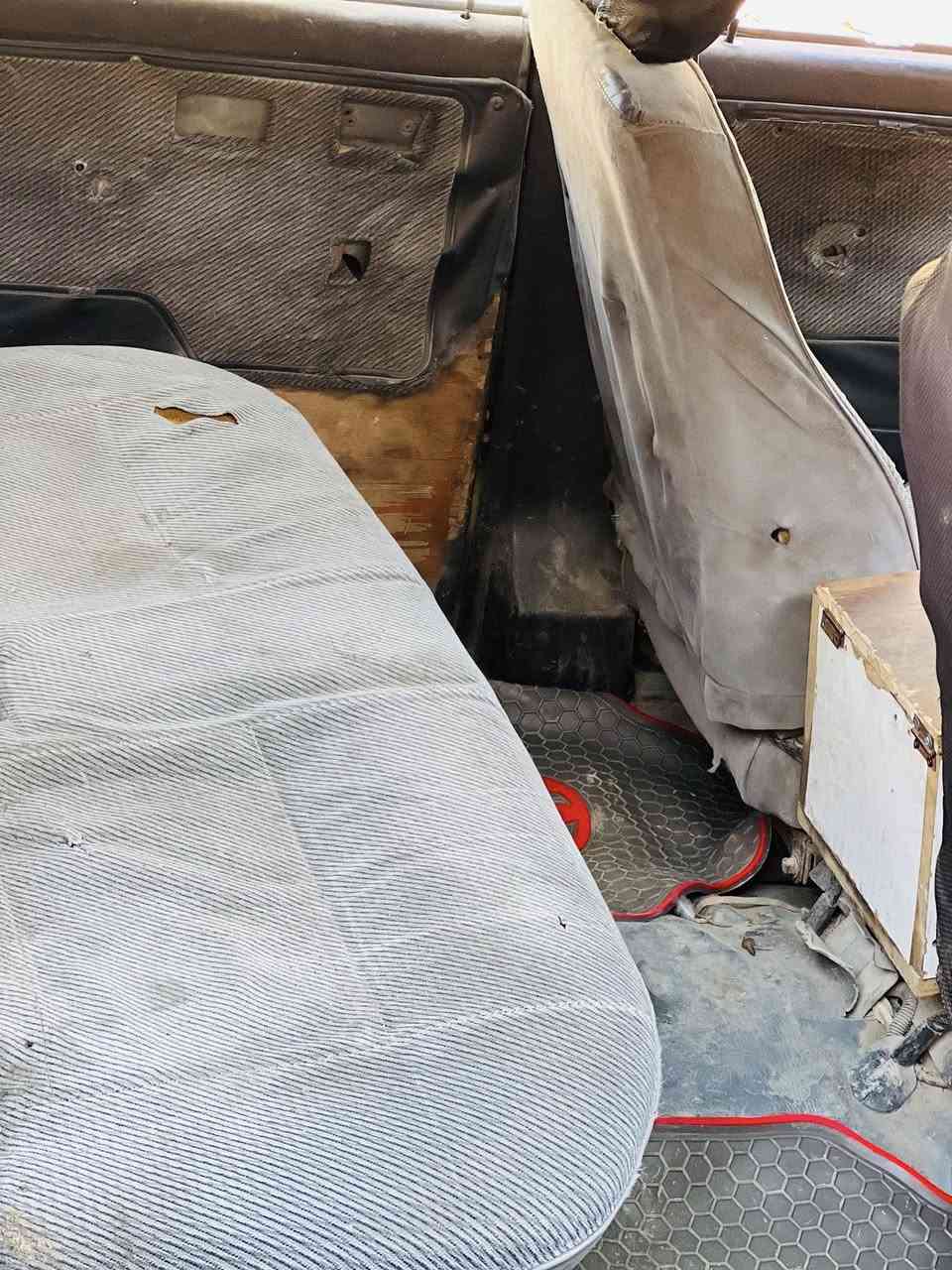 ‏السلام عليكم موديل 93 سيارة بيها محرك وآجي سيارة مقفولة كفالة السعر 38 وبيها مجال مكاني بغداد مدينة الصدر الأورفلي  ***********￼
