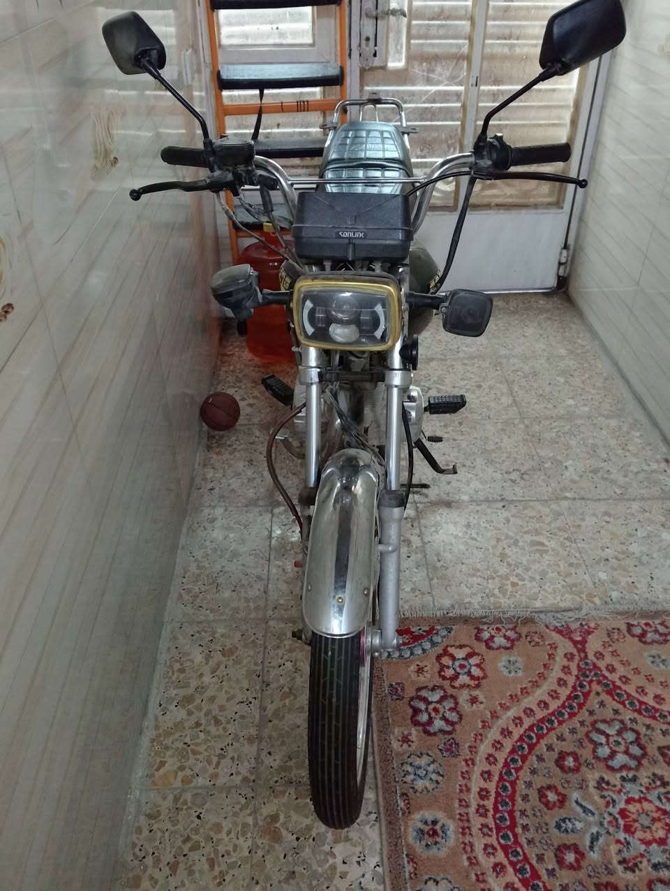 سلام عليكم عندي دراجه يراني جديد كلهة شغاله مكاني بغداد مدينة الصدر موديل 2024 سعر 550 وبيهة مجال ***********
