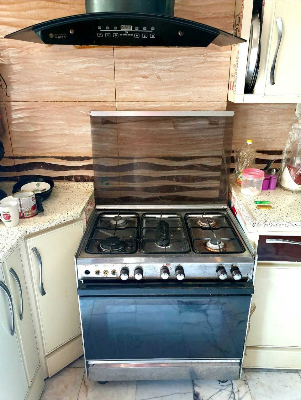 طباخ عشتار شغال وباب خارجي كبير مغلون ضد الزنجار


**إذا كنت صاحب هذا الإعلان وتريد حذفه لأي سبب، رجاءا أرسل رسالة إلى الدعم الفني**