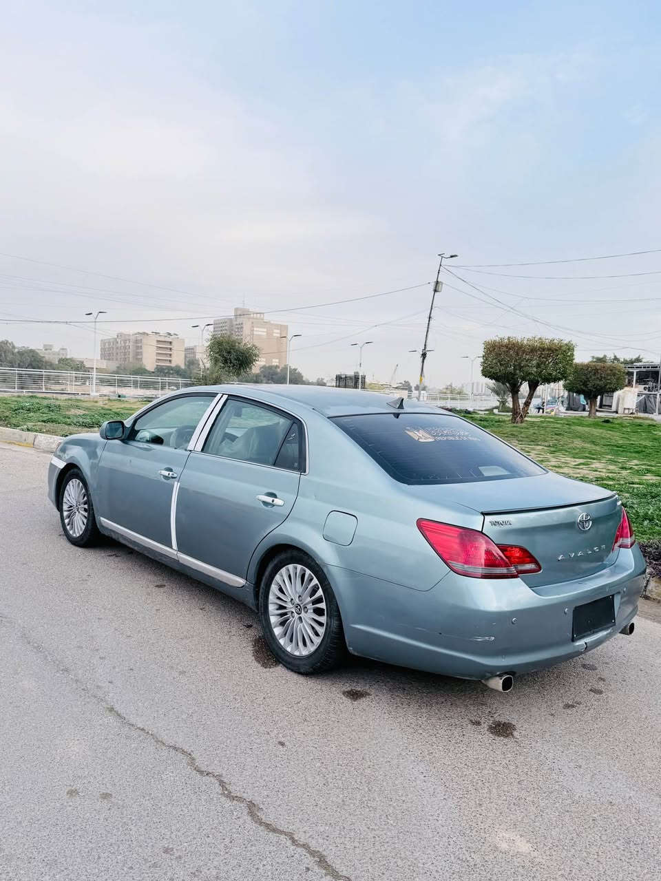 السلام عليكم 
افلون 2008 للبيع رقم بغداد دولي بأسمي تحويل ثاني يوم وارد أمريكي ضررها جاملغ وباب كير ومحرك كفاله صبغ حزام جماليه 
المواصفات فول ١/١ لمتد 
6بصمات
فتحة سقف
كشنات كهربائي 
تدفئه تبريد بلكشنات 
محرك 6 سلندر

السعر:٩٩ وبيه مجال
مكان السياره بغداد المشاهده 
*********** بغداد, العراق
