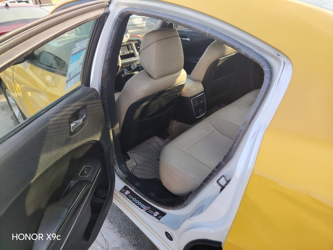 السلام عليكم جارجر للبيع مديل  2013رقم نكليزي بسمي مداور ثاني يوم منضومه زنون مكان سماوه مكفوله كفاله عامه رقم الهاتف📱***********سعر ١٤٨ وبيه مجال ضربه الوارد جاملغ وبنيدمكلف بلنشر
