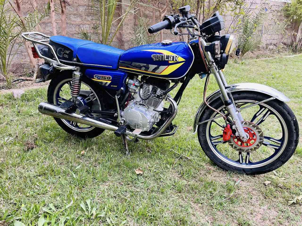 السلام عليكم موطور للبيع او مراوس

سولنك ⛽️سيفان موديل2023✅ ال شكل الجديد منفيس موجود 
محرك 🛫200 ✈️كهربايات كلها بل شرط ما بي نقص برغي تواير جدد موطور نضيف احلا من الصور كلو علا وضع الشركه 
مكان الزاب ال سعر 575الشراي يتصل عل رقم ***********
