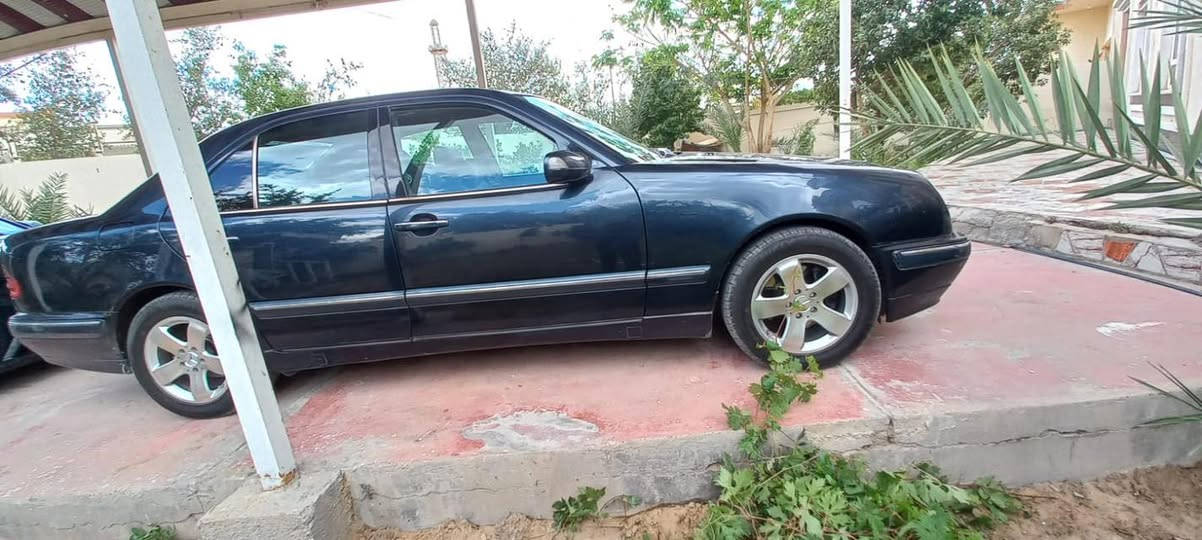 مرسدس موديل 2000ضرر جاملغ صبغ وربع الباب صبغ فقط سياره جاهزة رقم كركوك دولي بسمي محرك لا تنقيص ولا تبخير كير شرط مكاني بيجي عارضها 130 وبيها مجال لشراي رقم موبايل ***********
