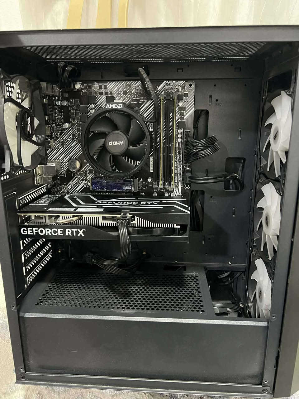 مشتريها قبل سنة استخدام 6 أشهر مثل ما موضح بالصورة جوة
التجميعة نظيفة كل شهر انظفها 
Asus prime B550m-k

Lexar Ddr4 8*2 3200mhz Cl20

Kingspec m.2 1tb nvme ssd 3500MB/S Gen 3

Mass 650Watt bronze non modular power supply

Darkflash dk431 case

Galax rtx 4060 2 fan OC

Ryzen 5 5500

Cpu cooler Amd stock cooler

السعر مليون و 100 وي ماوس وكيبورد بدون ب مليون و 50 او مراوس وي تجميعة 5060ti 16gb وانطي فرق سميل, دهوك


**إذا كنت صاحب هذا الإعلان وتريد حذفه لأي سبب، رجاءا أرسل رسالة إلى الدعم الفني**